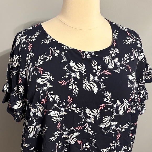 Lane Bryant 28 Navy Blue Floral Ruffle Short Sleeve Top - Picture 3 of 6